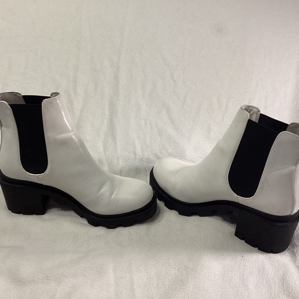 Steve Madden Amulet White Chunky Lug Sole Chelsea Boots Womens 7M AMUL01S1 - Picture 2 of 8